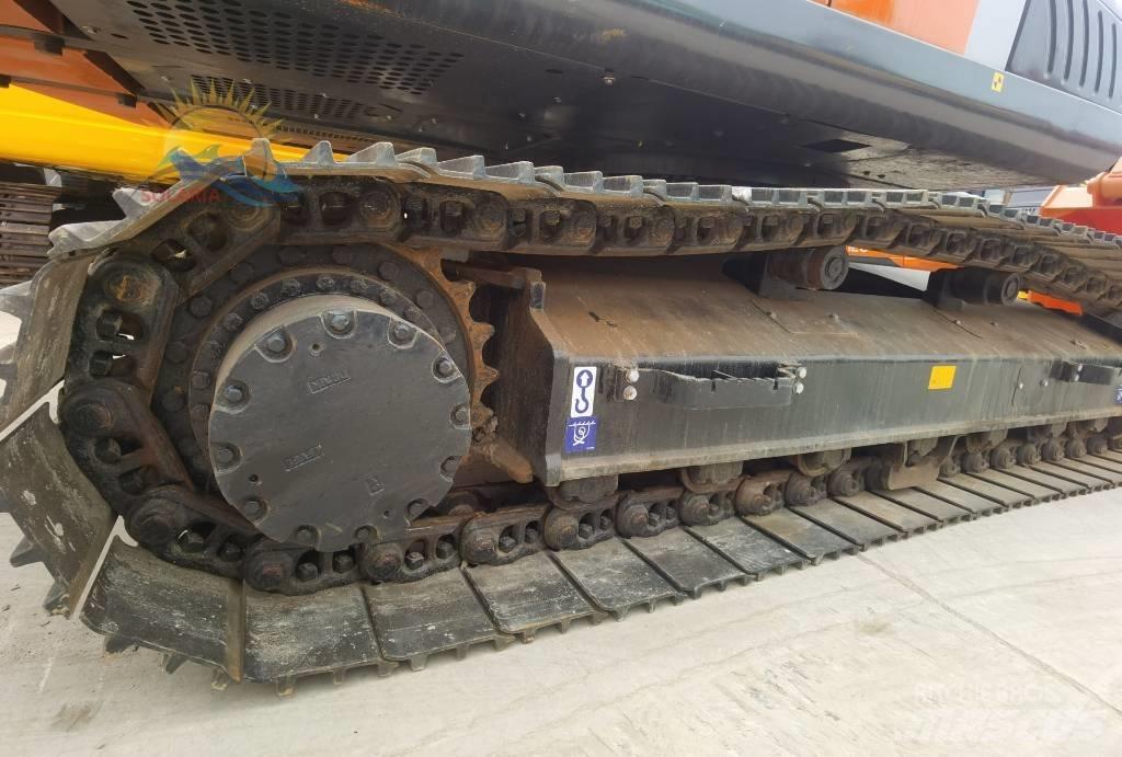 Hitachi ZX 200 Гусеничні екскаватори