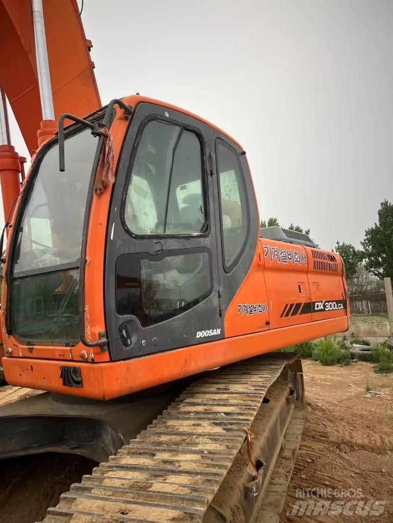 Doosan DX300LCA Гусеничні екскаватори