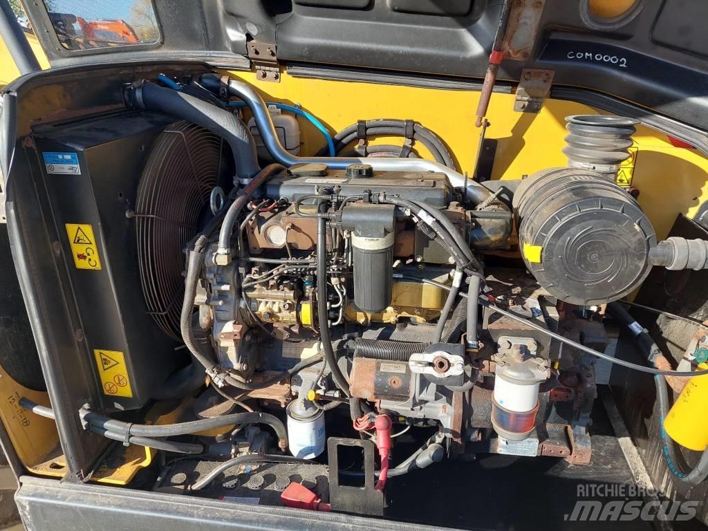 CAT TH 407 Телескопічні навантажувачі
