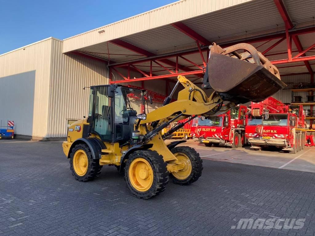 CAT 908M Фронтальні навантажувачі
