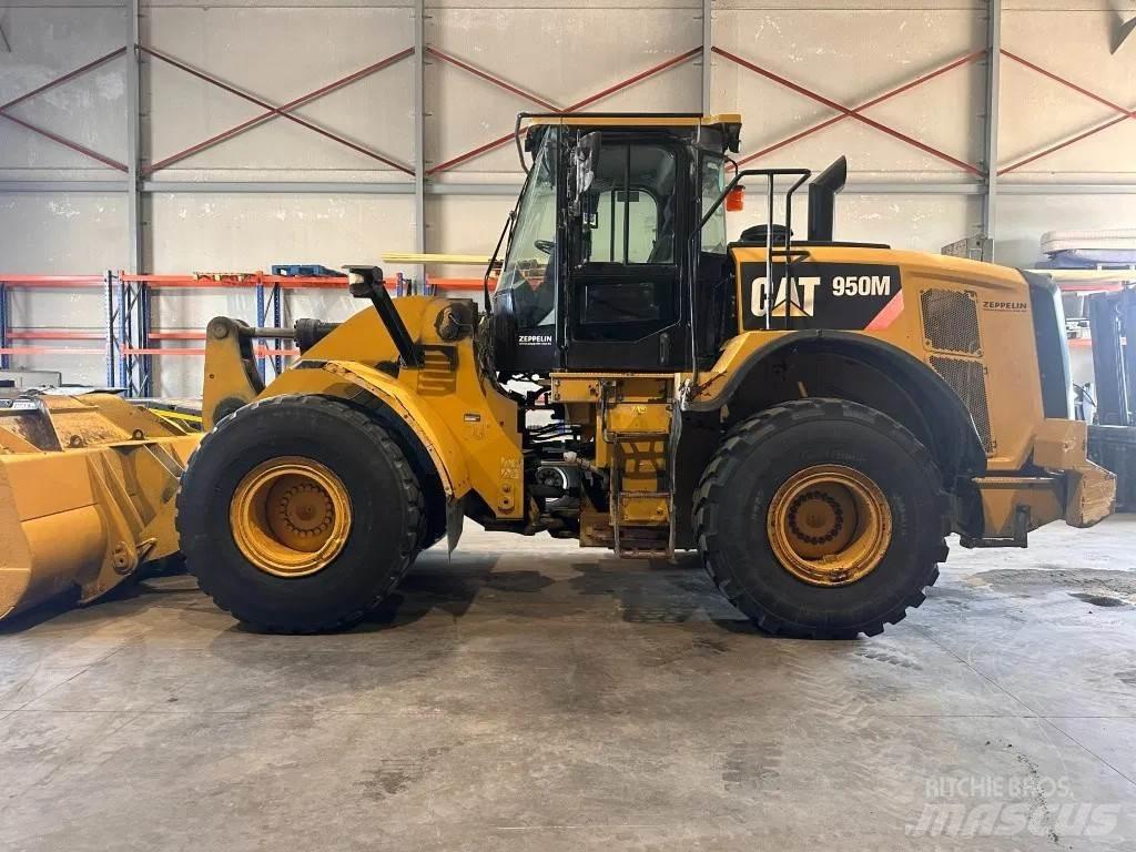 CAT 950M Фронтальні навантажувачі
