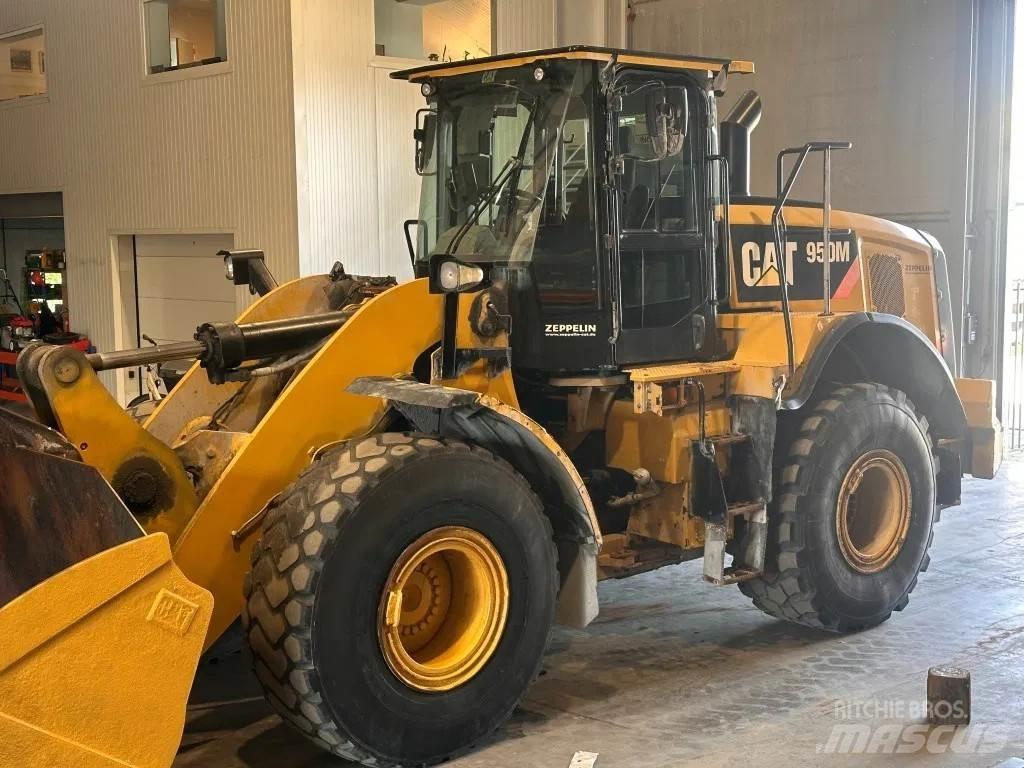 CAT 950M Фронтальні навантажувачі