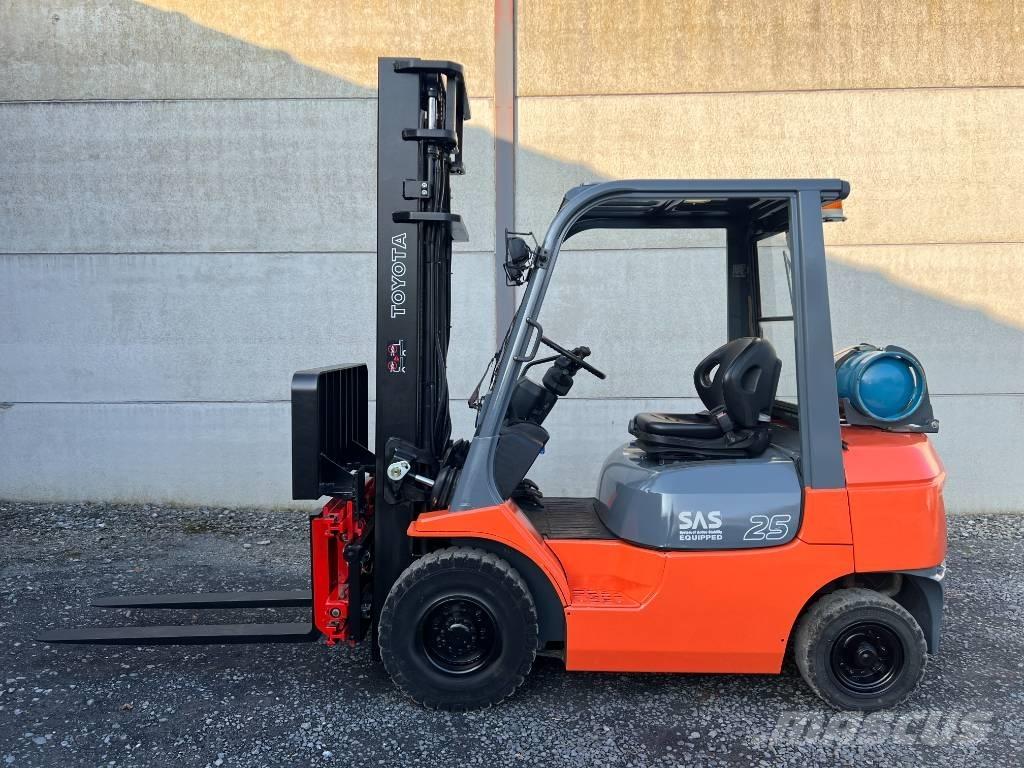 Toyota 42-7 FGF 25 Газові навантажувачі