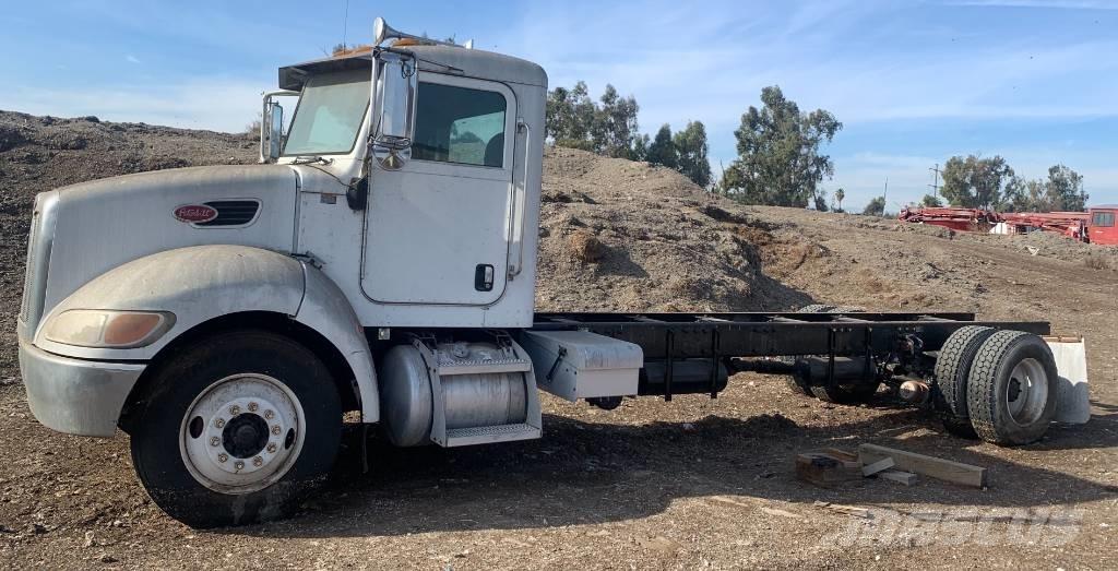Peterbilt 335 Самоскиди