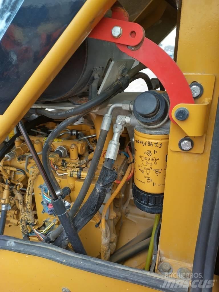 CAT CS CP44 Грунтові котки