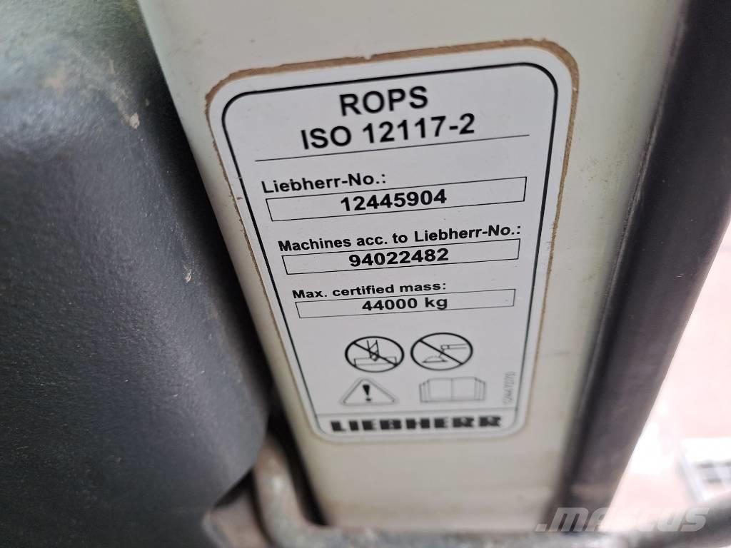 Liebherr R 946 Гусеничні екскаватори