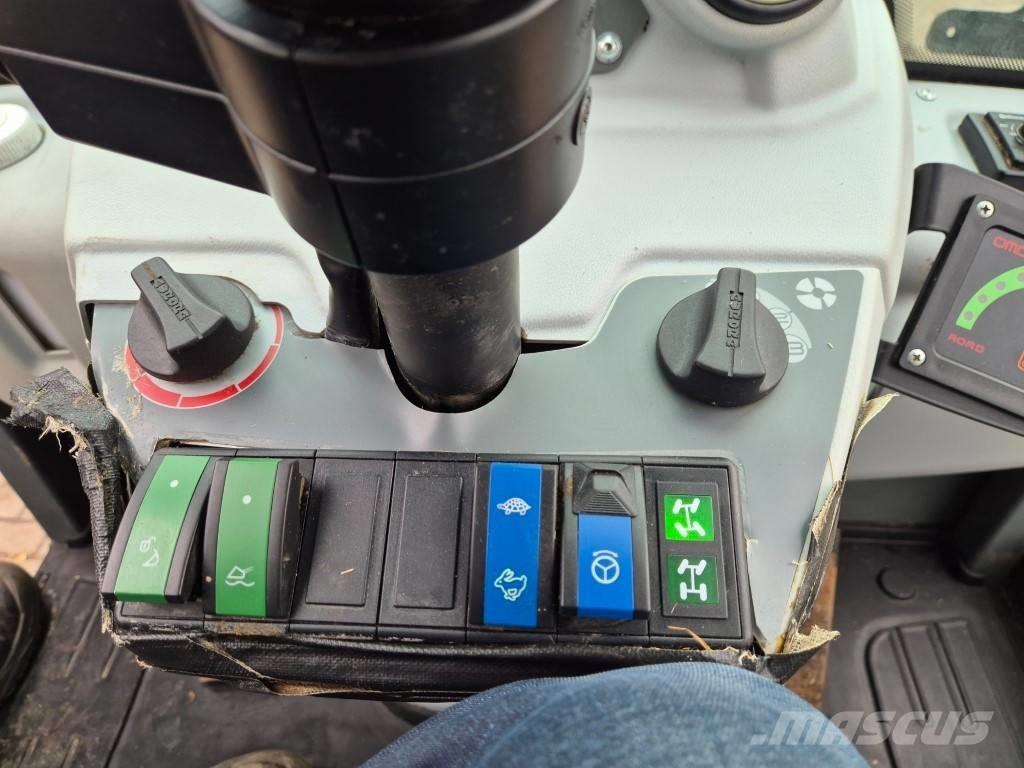 Kramer KL25.5T Багатофункціональне обладнання для вантажних і землекопальних робіт