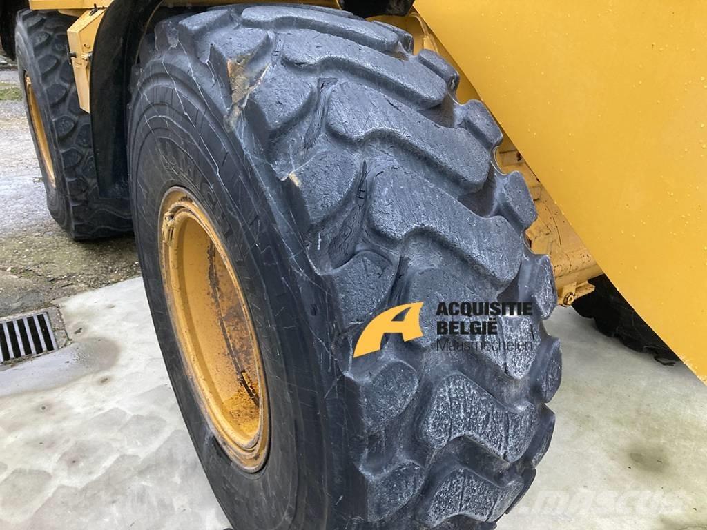 CAT 930M Фронтальні навантажувачі