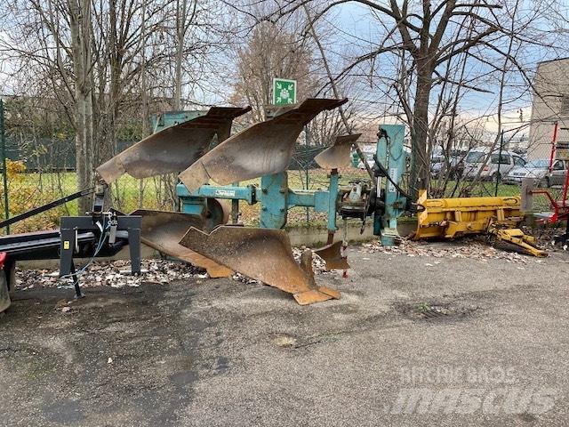  Nuova Comas bivomere Реверсивні плуги