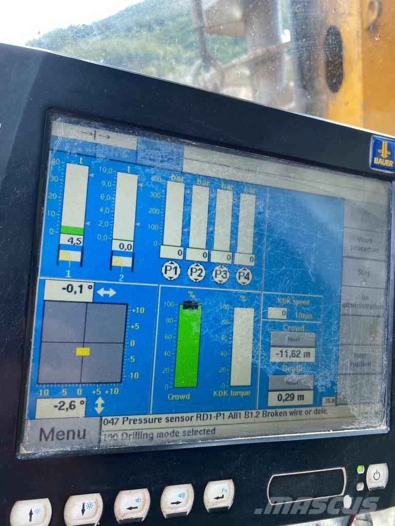 Bauer BG 24 H Стаціонарні бурові установки