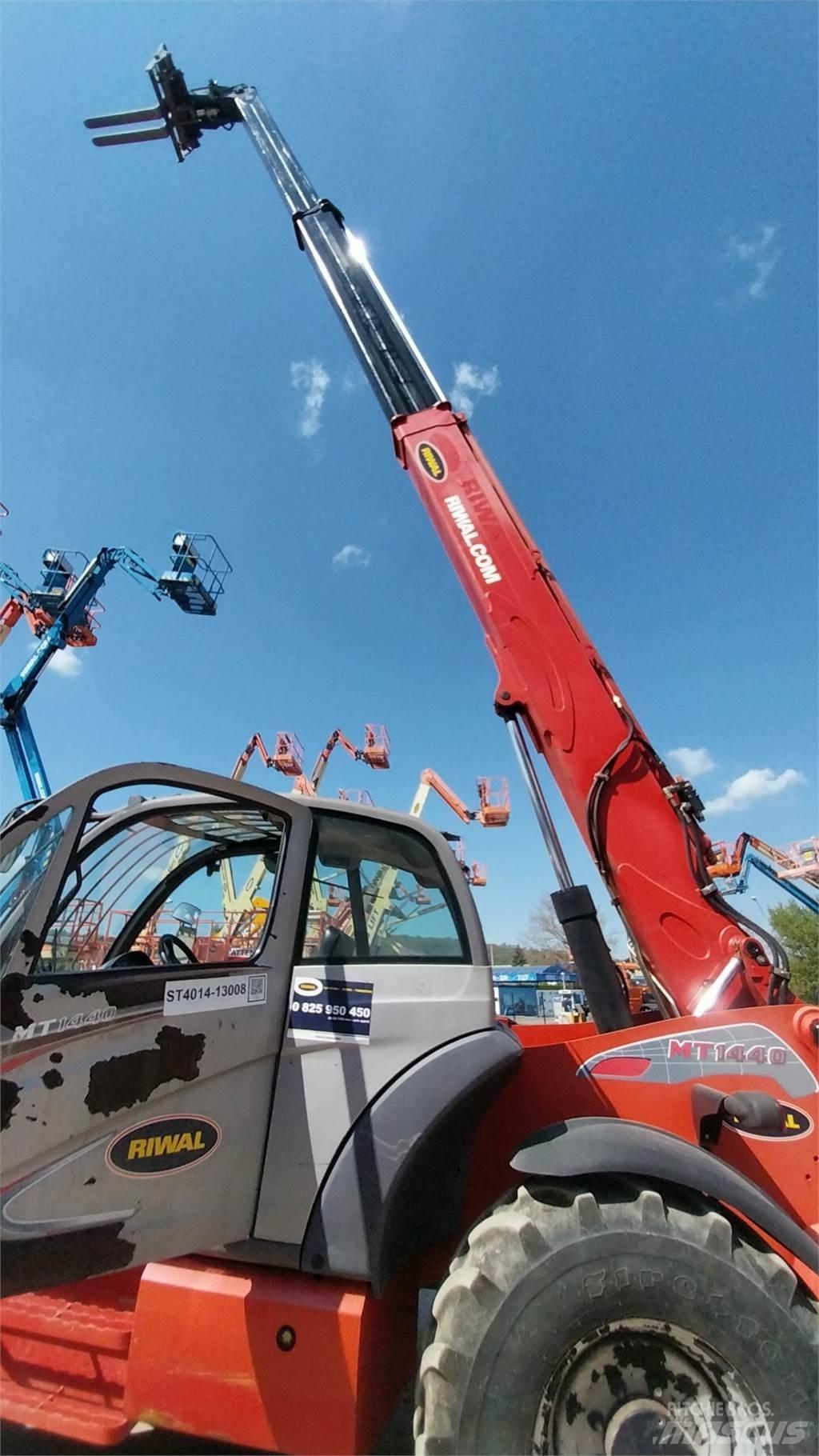 Manitou MT1440 Телескопічні навантажувачі