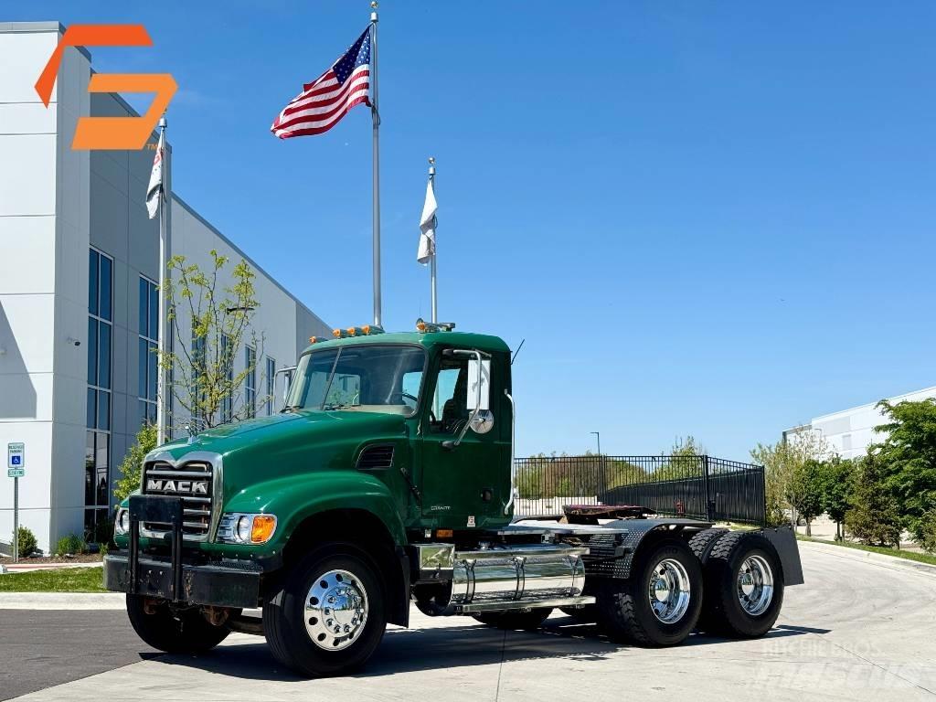 Mack Granite CV713 Тягачі