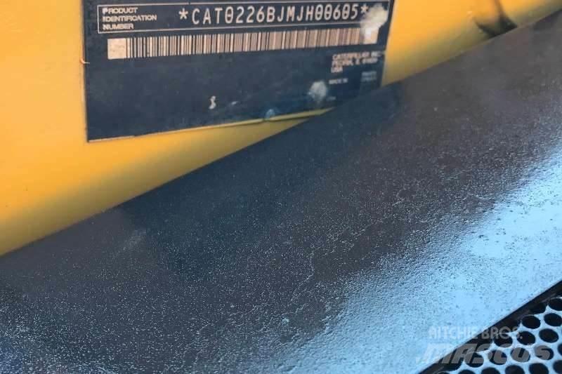 CAT 226B Вантажівки / спеціальні