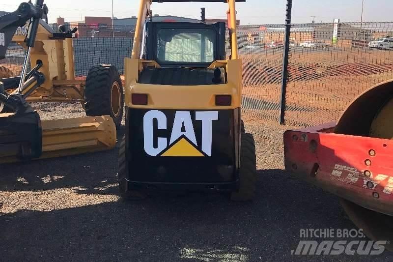 CAT 226B Вантажівки / спеціальні
