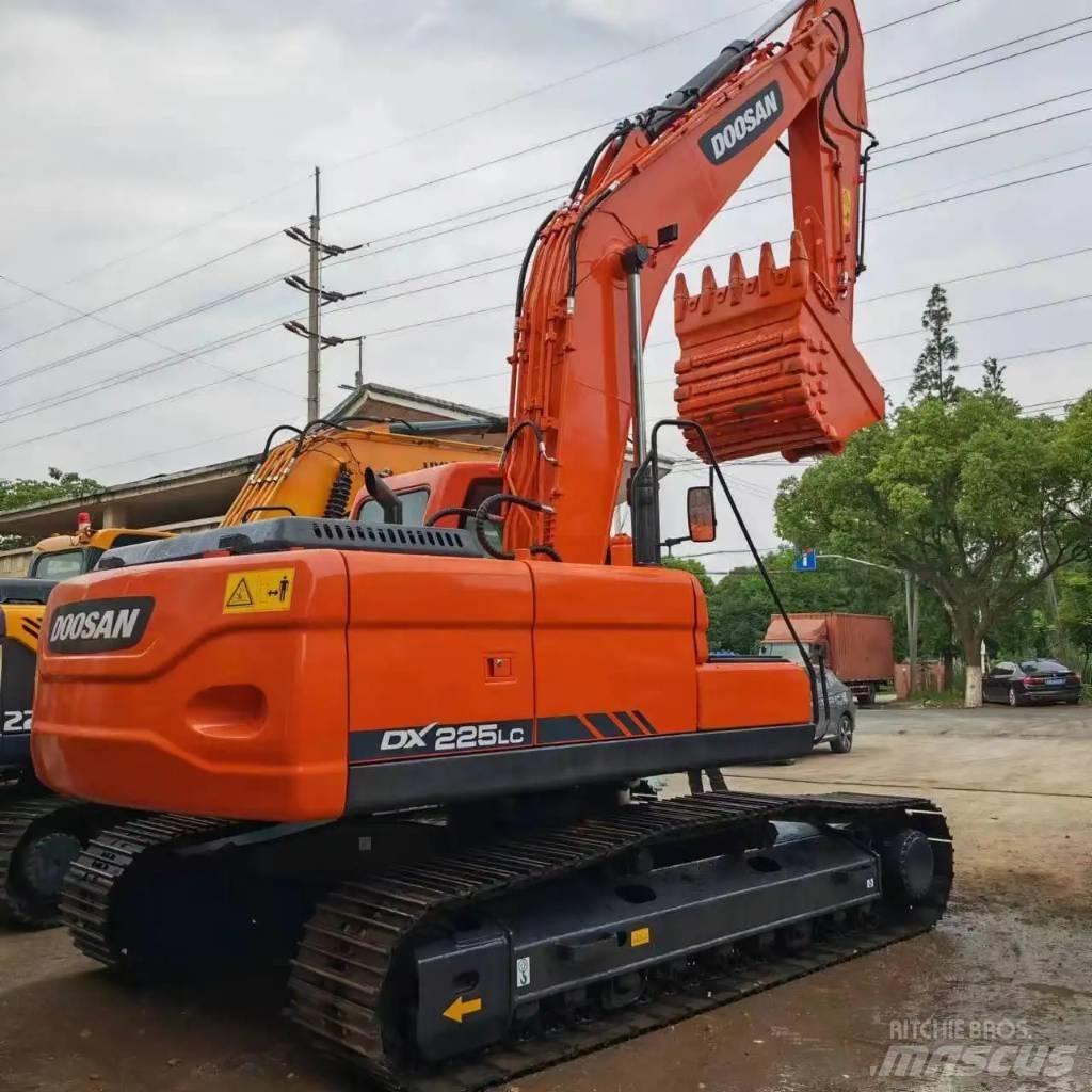 Doosan DX225LC-9C Гусеничні екскаватори