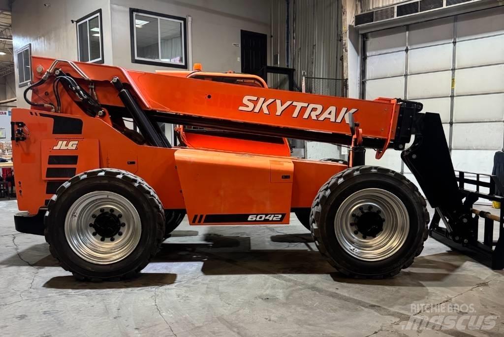 SkyTrak 6042 Телескопічні навантажувачі