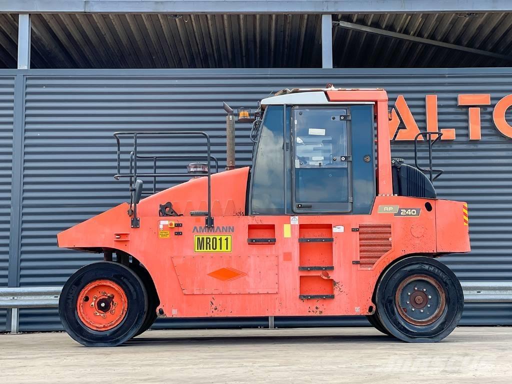 Ammann AP 240 Пневматичні катки