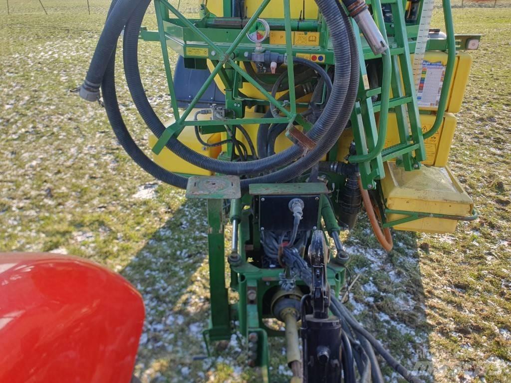 John Deere 840 Причіпні обприскувачі