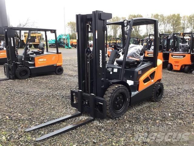 Doosan D25S-9 Дизельні навантажувачі