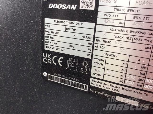 Doosan D25S-9 Дизельні навантажувачі