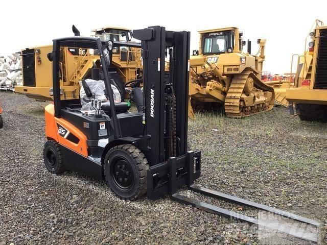 Doosan D25S-9 Дизельні навантажувачі