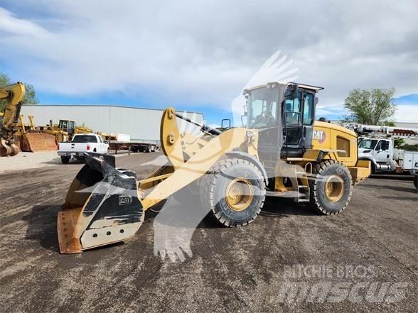 CAT 930M Фронтальні навантажувачі