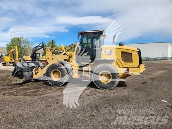 CAT 930M Фронтальні навантажувачі