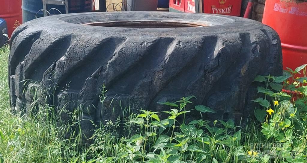 Komatsu 895 Шини