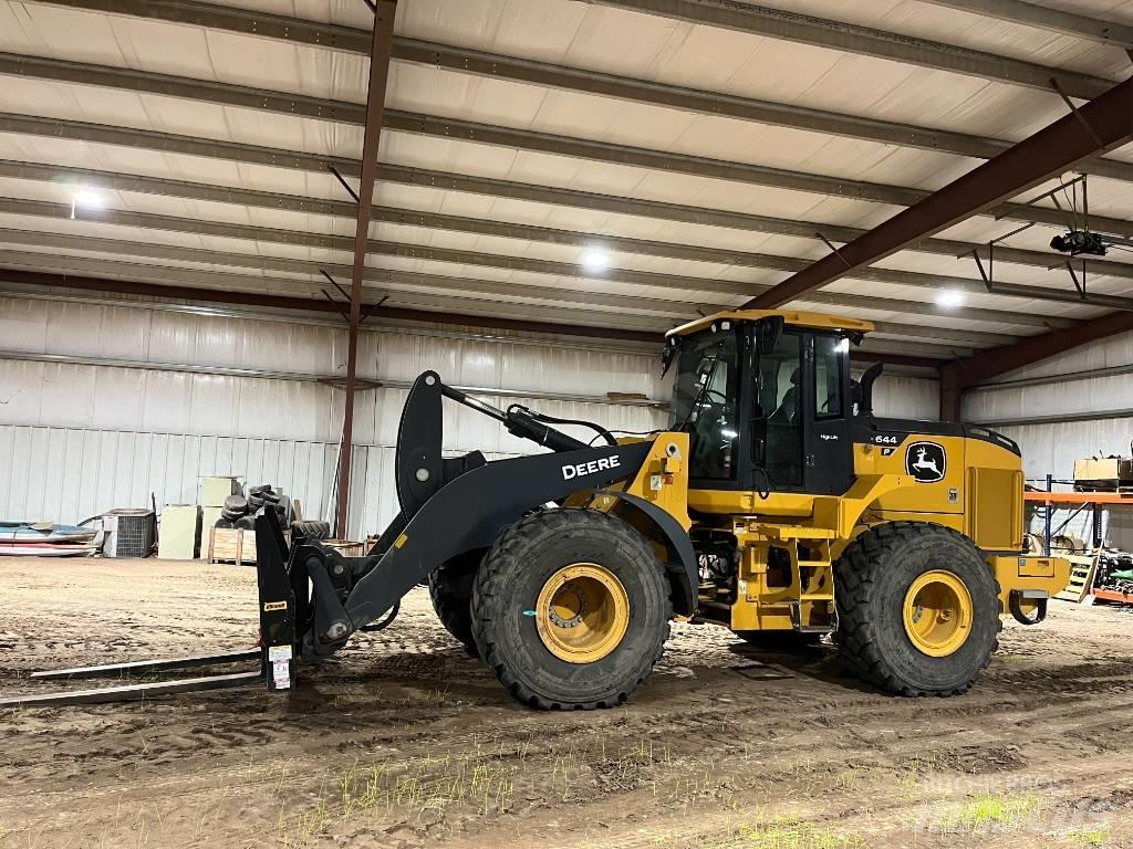 John Deere 644P Фронтальні навантажувачі