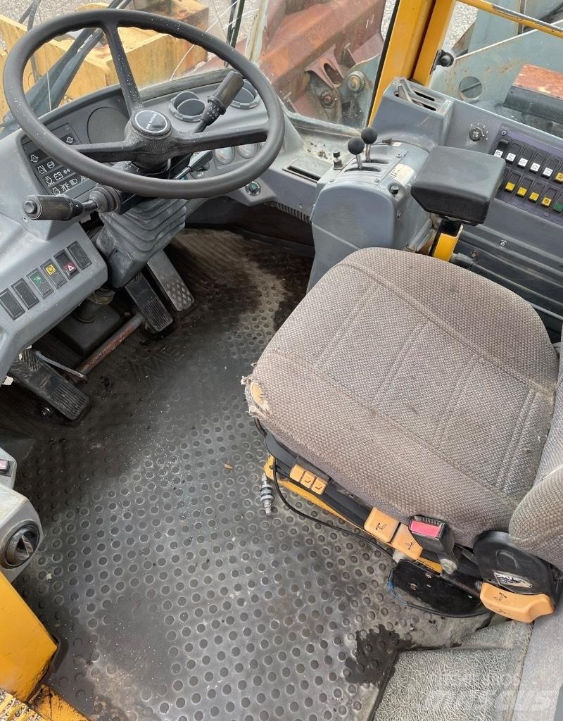 Volvo L120C Фронтальні навантажувачі