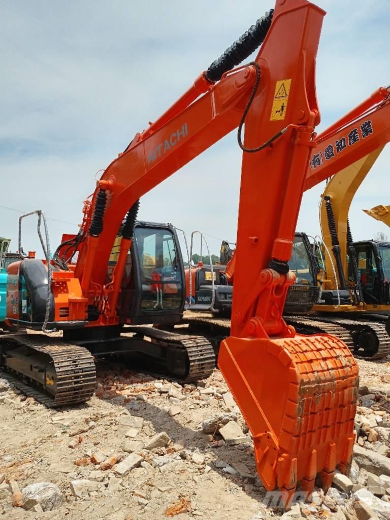 Hitachi ZX 135 Гусеничні екскаватори