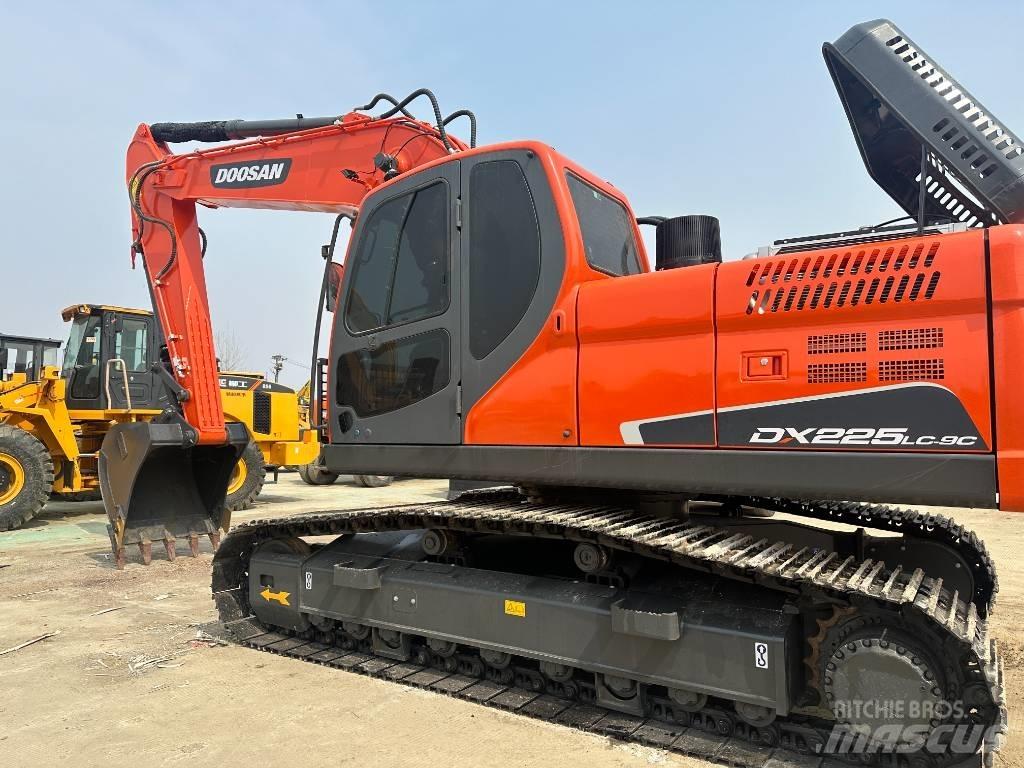 Doosan DX 225LC-9C Гусеничні екскаватори