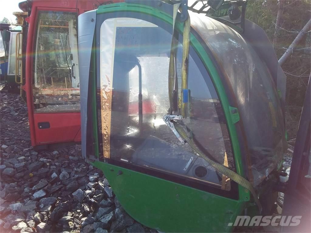 John Deere 1270e Кабіна