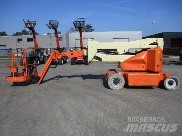 JLG E400AJP (817) Компактні самохідні стрілові підйомники