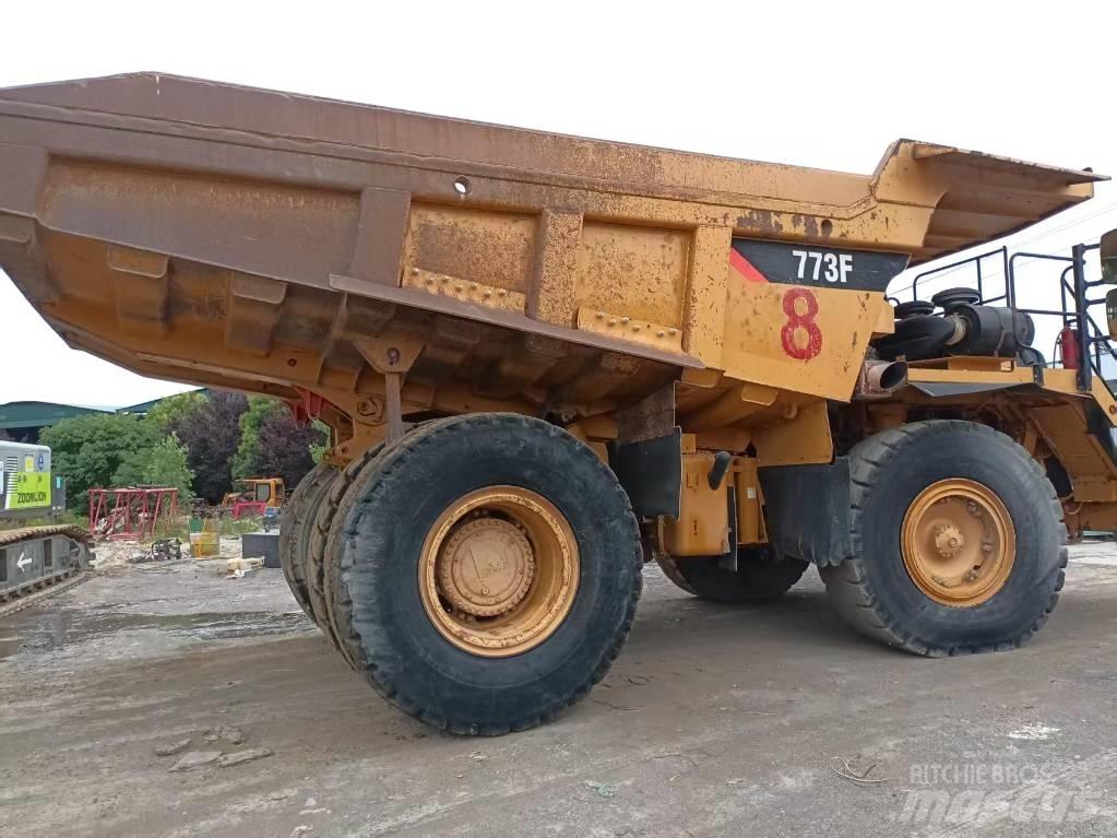 CAT 773 F Зчленовані самоскиди