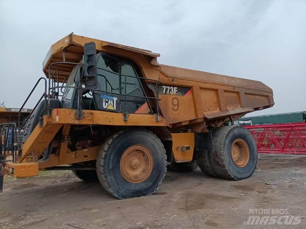 CAT 773 F Зчленовані самоскиди