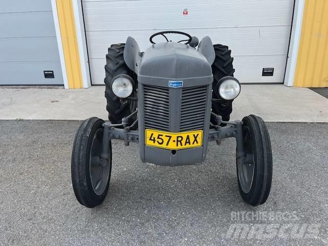Massey Ferguson ted Трактори