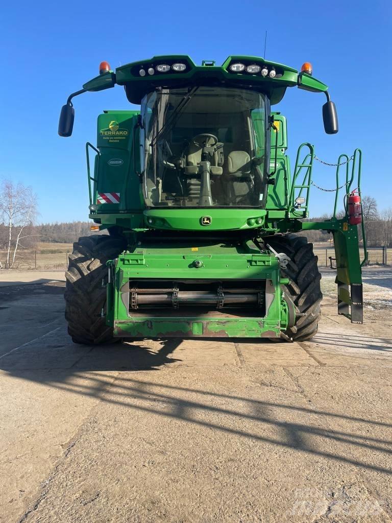 John Deere T 670 i Зернозбиральні комбайни