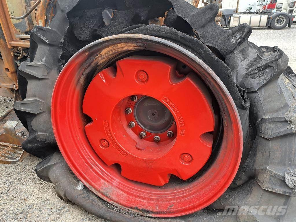 Fendt 724 Vario Трактори