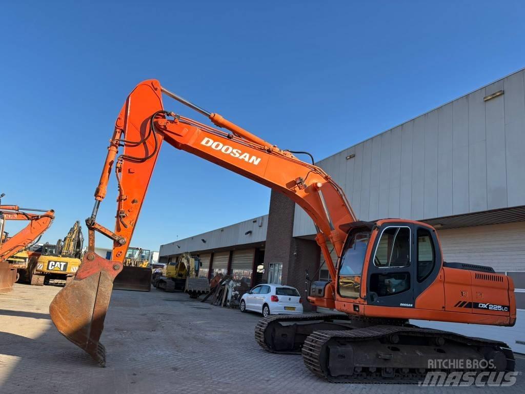 Doosan DX255LC Гусеничні екскаватори