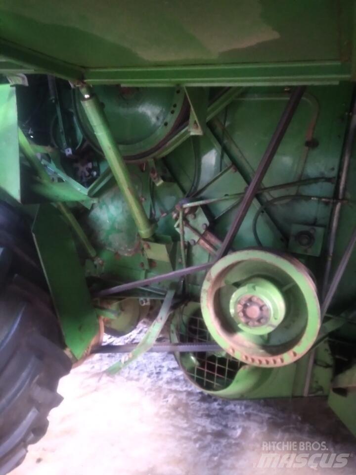 John Deere 1065 Зернозбиральні комбайни