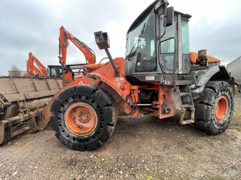 Hitachi ZW 180-5 Фронтальні навантажувачі