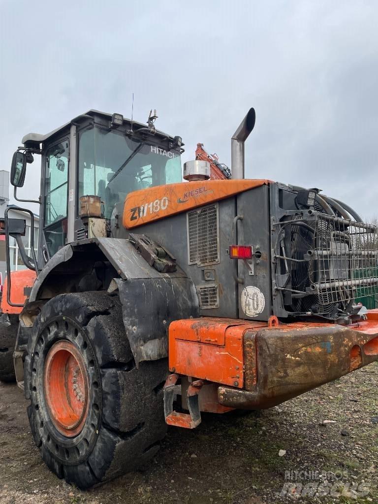 Hitachi ZW 180-5 Фронтальні навантажувачі