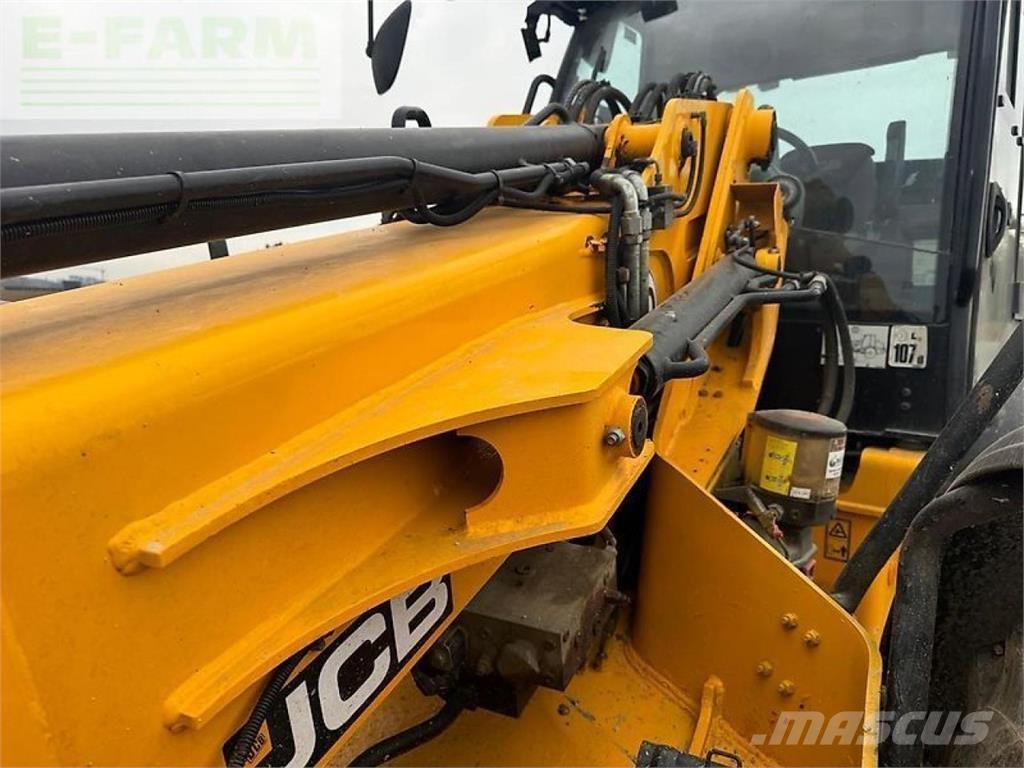 JCB tm 420 Телескопічний навантажувач