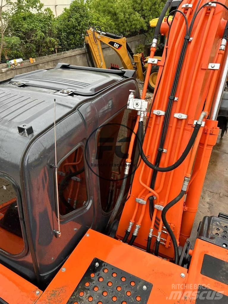Hitachi ZX 120 Гусеничні екскаватори