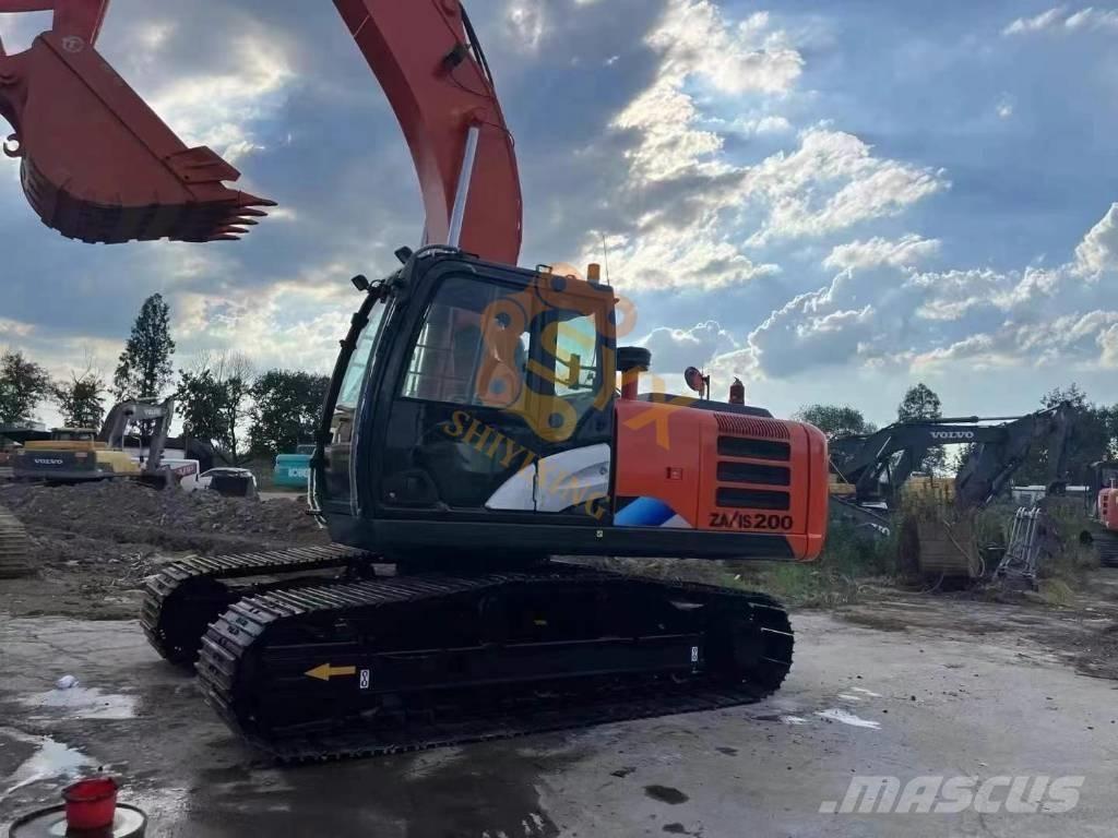 Hitachi ZX 200 Гусеничні екскаватори