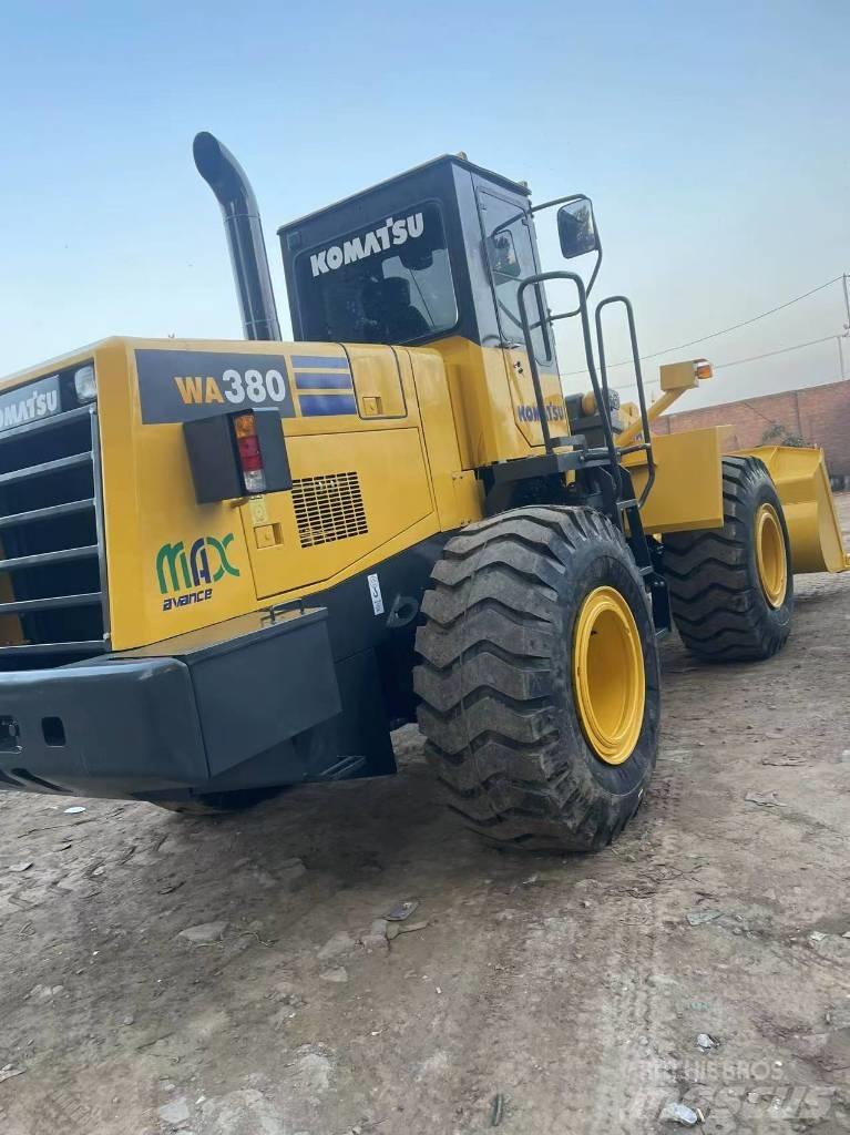 Komatsu WA 380 Фронтальні навантажувачі