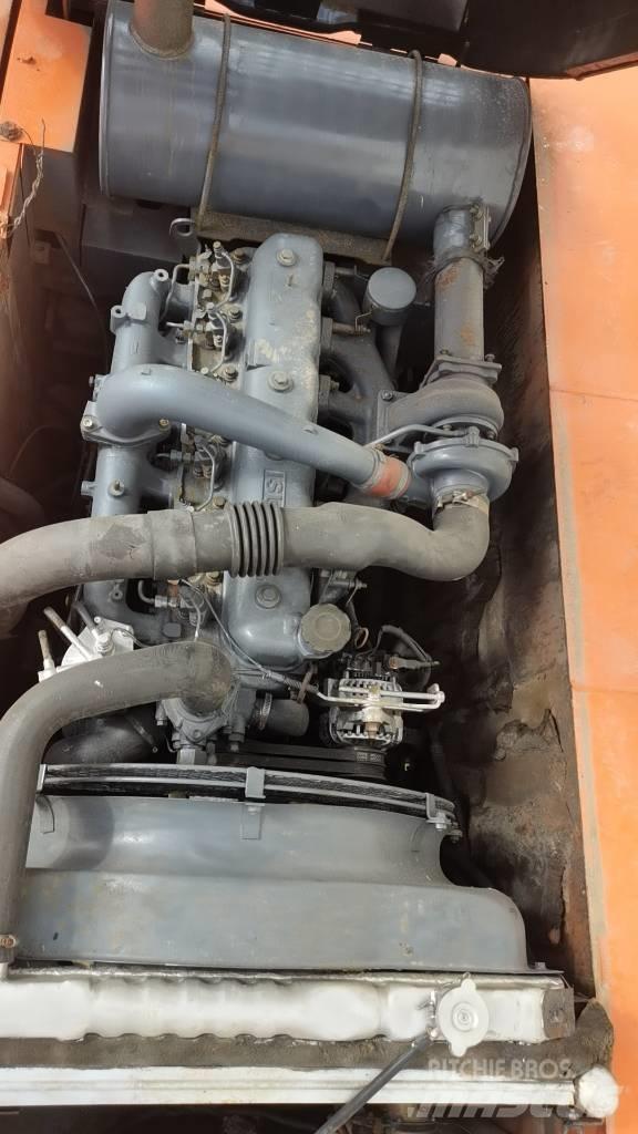 Hitachi EX 200-5 Гусеничні екскаватори