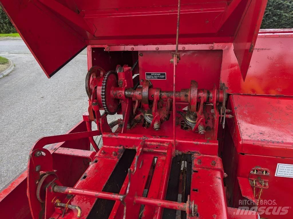 Massey Ferguson 124 Тюкові прес-підбирачі