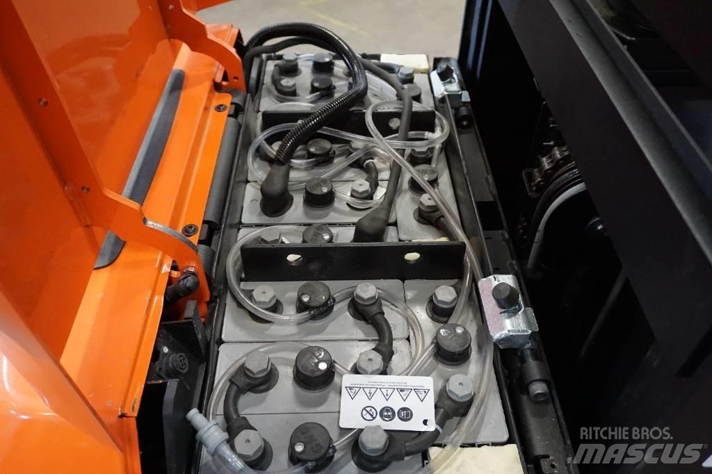 Toyota OSE100 Підбірник заказів із середніх ярусів